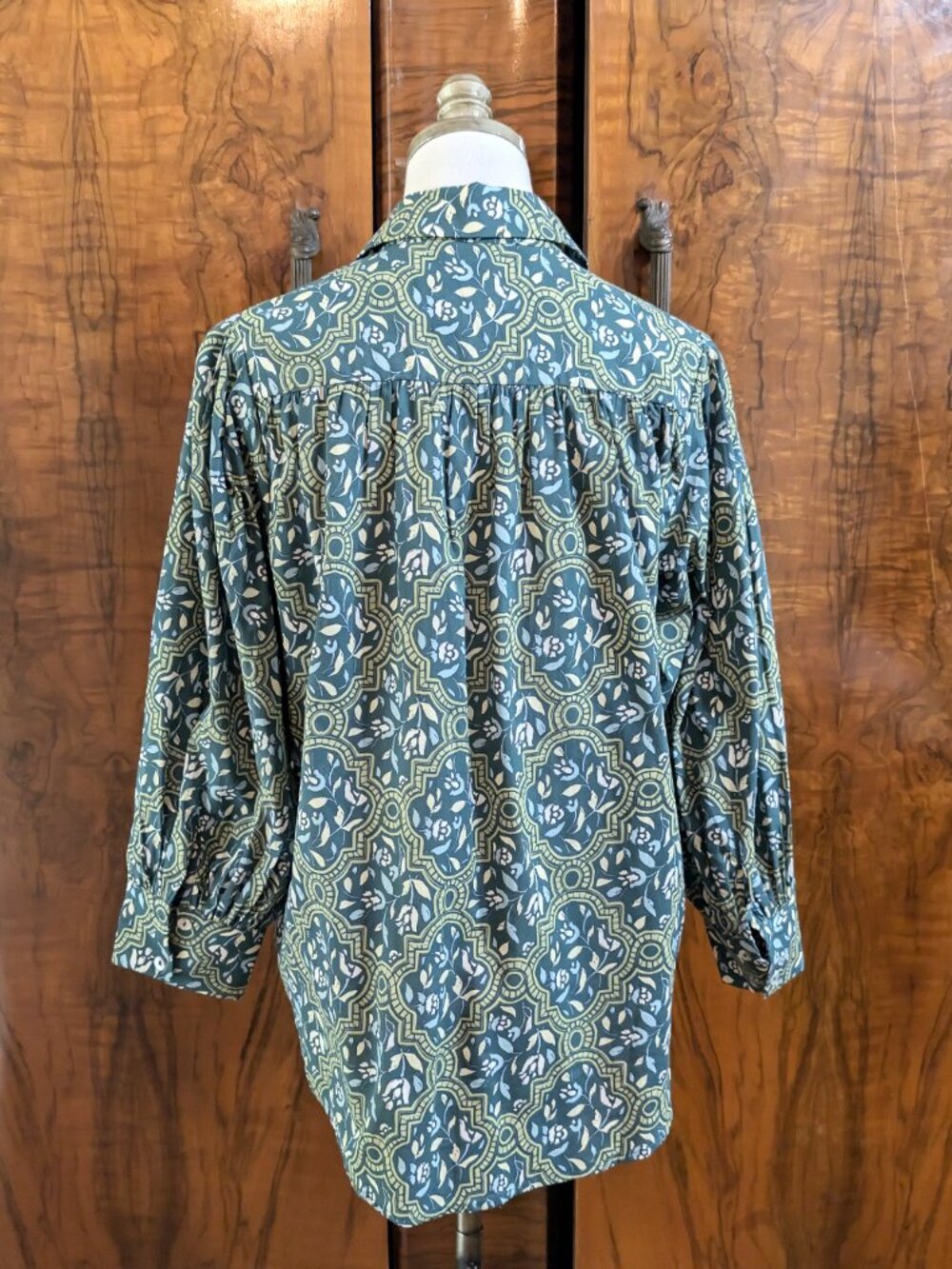 AVARA Flores Top S Green Medallion Tile Print Boho Peasant Blouse Bishop Sleeve - Picture 6 of 7